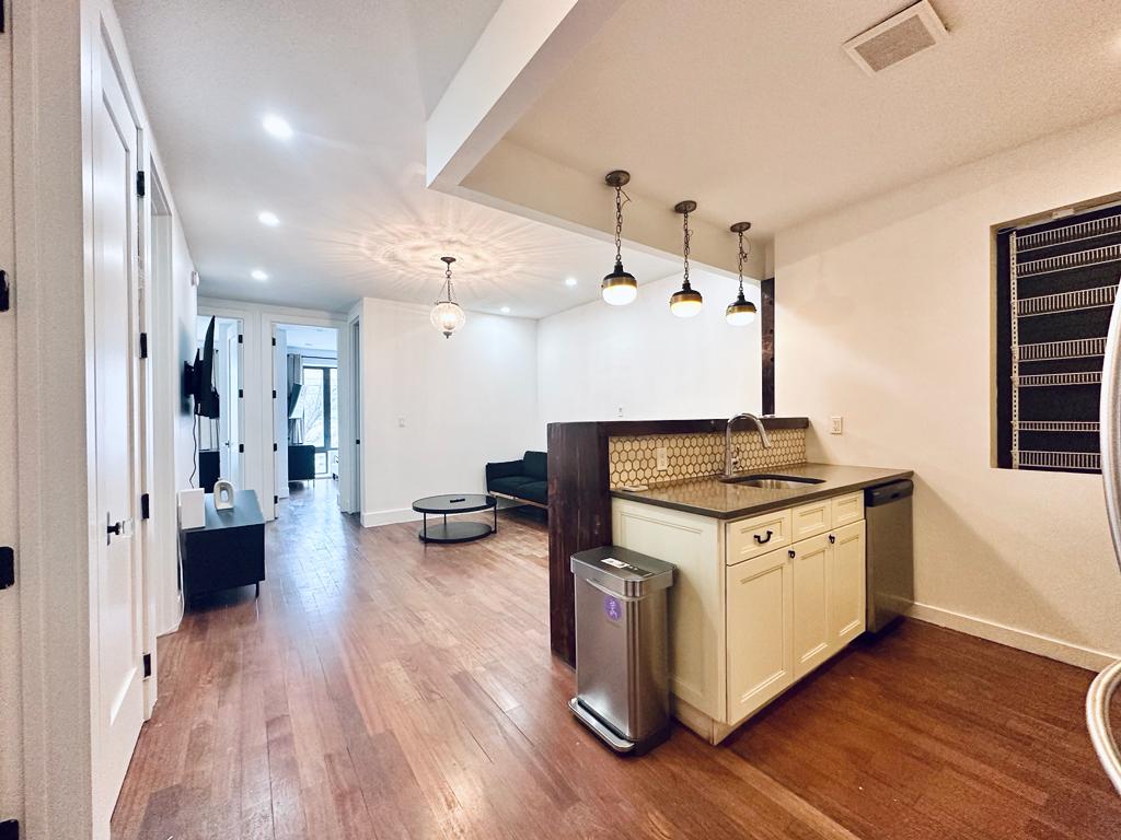 330 Starr-kitchen