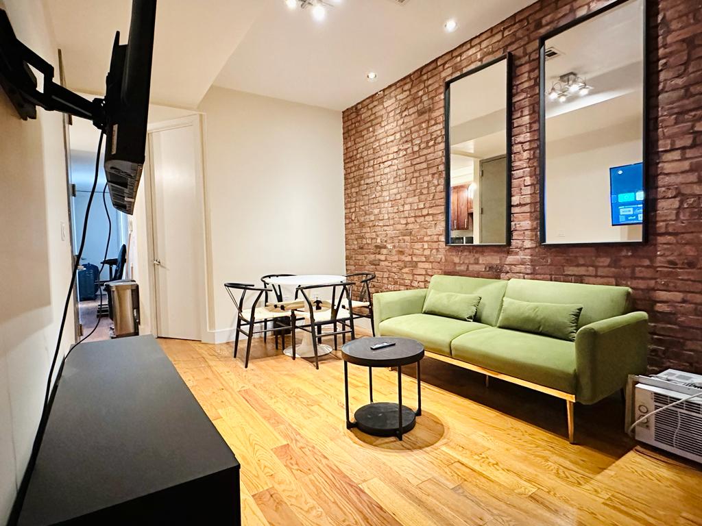 938 Lafayette-Livingroom2
