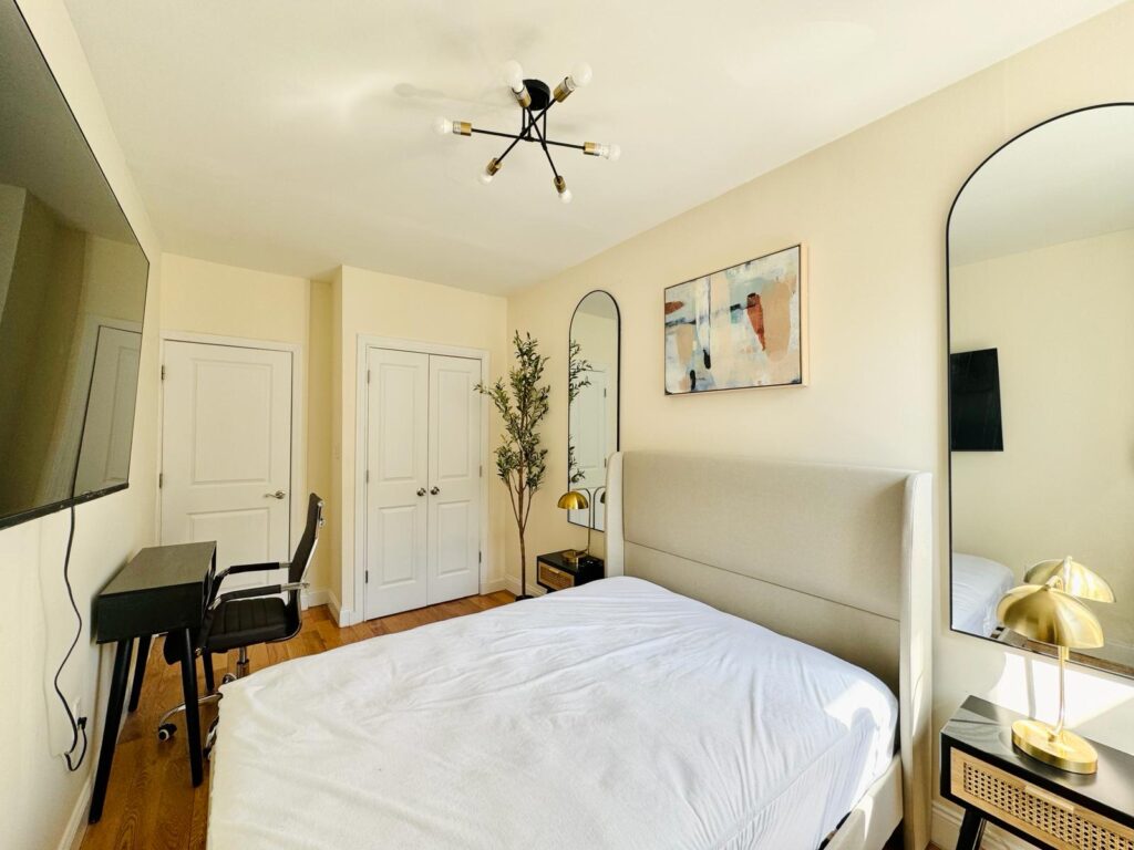 1131 president st apt 1B- Room652-2-new