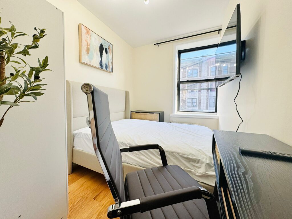 1131 president st apt 1B- Room654-1
