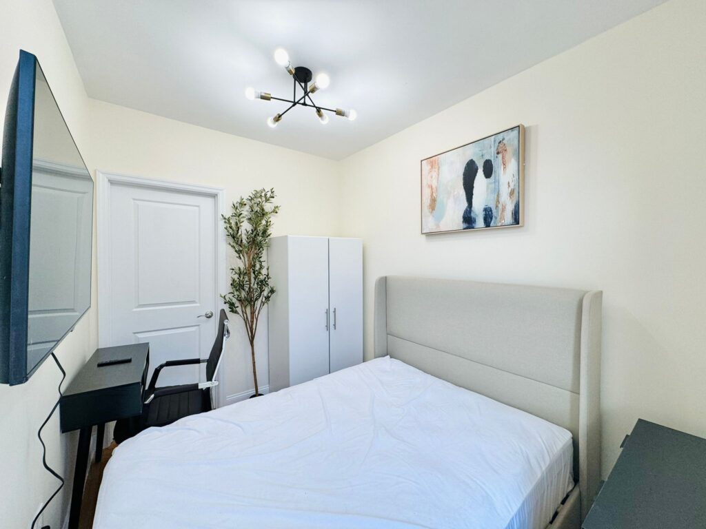 1131 president st apt 1B- Room654-2