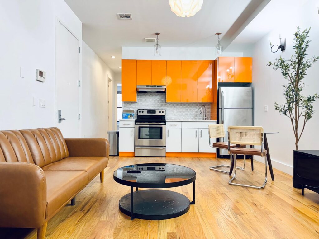 1091 Madison St-3-LivingRoom2