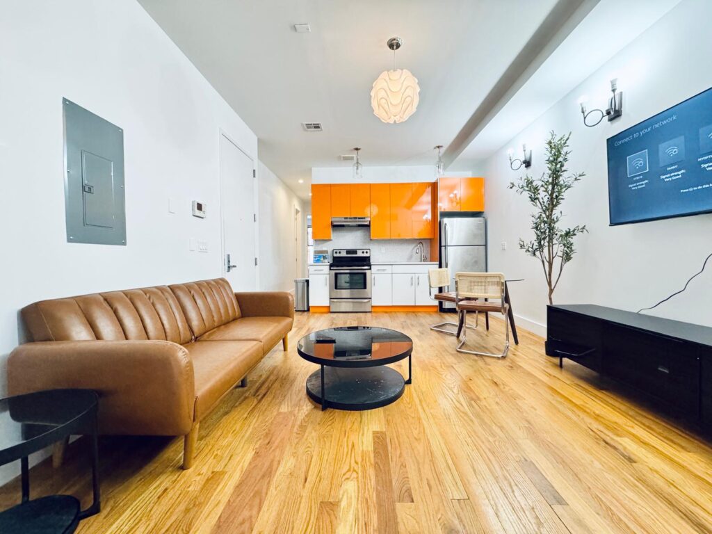 1091 Madison St-3-LivingRoom3