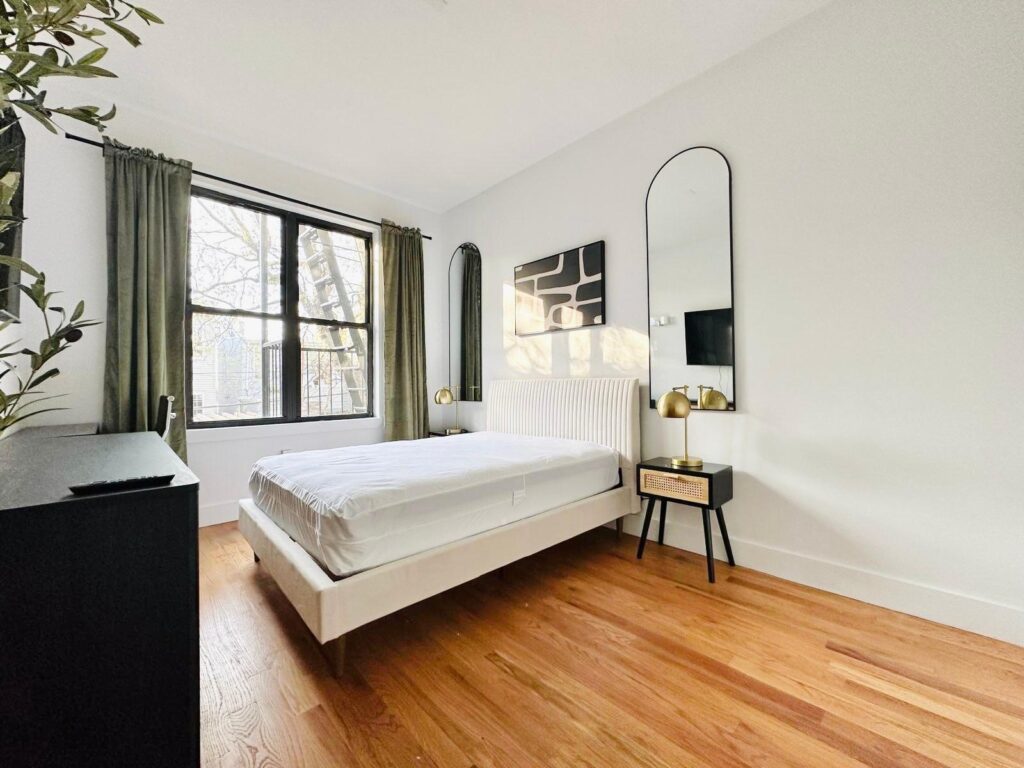 1091 Madison St-3-Room666-1