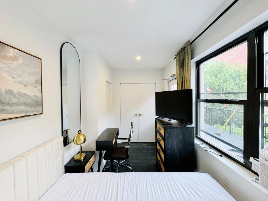 287 Vanderbilt Ave-Room702-3