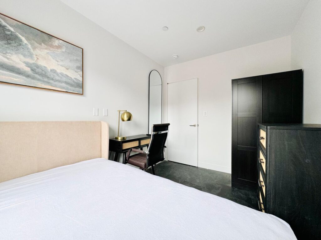 287 Vanderbilt Ave-Room706-3