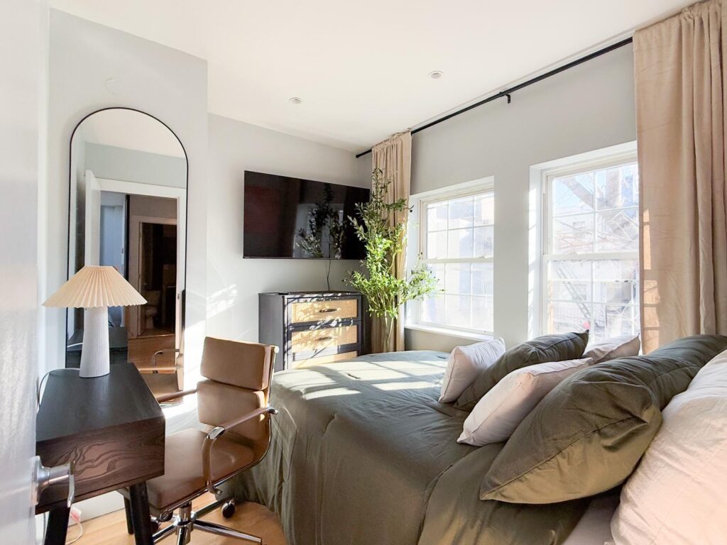 189 Scholes St-Room753-1