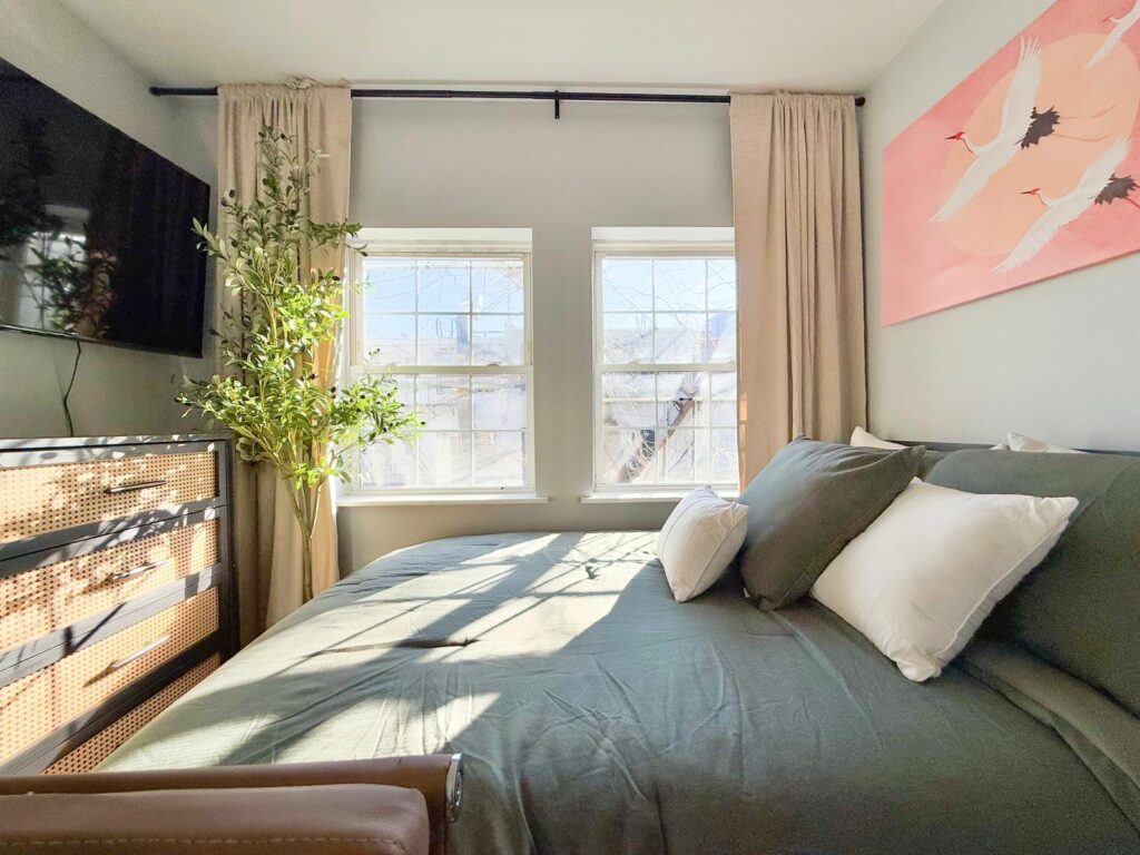 189 Scholes St-Room753-2