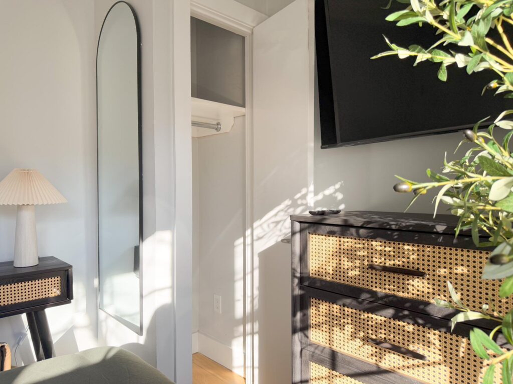 189 Scholes St-Room753-4