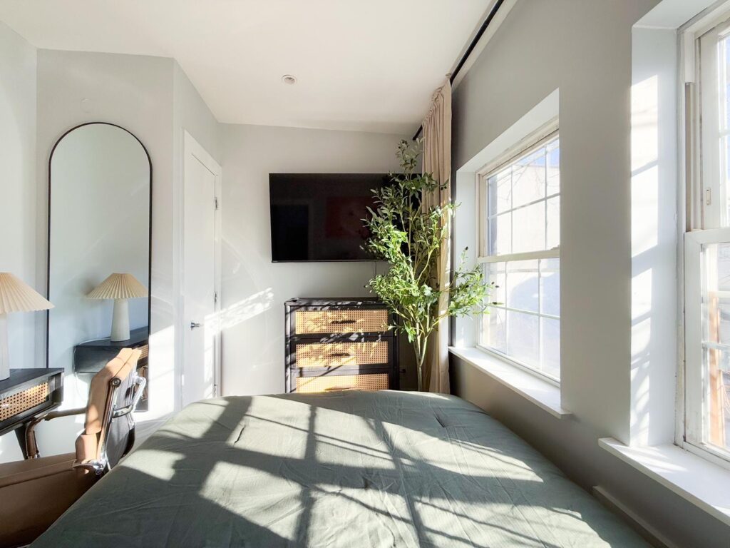 189 Scholes St-Room753-5
