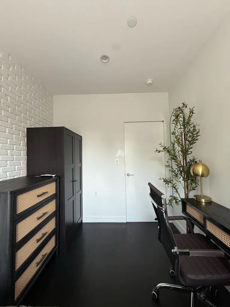 287-Vanderbilt-Ave-3-Room711-4